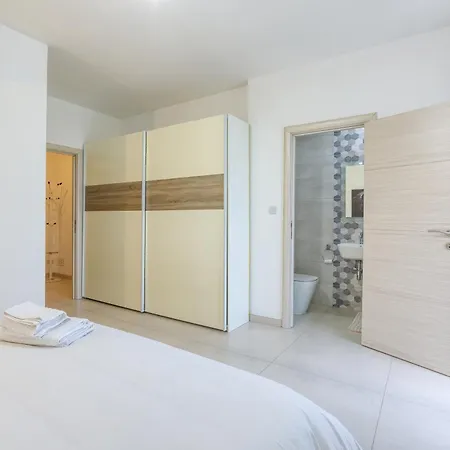 A Fully Equipped 3br Penthouse With Large Terrace By 360 Estates Apartament Gzira