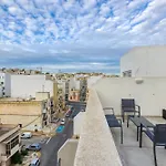 A Fully Equipped 3br Penthouse With Large Terrace By 360 Estates *